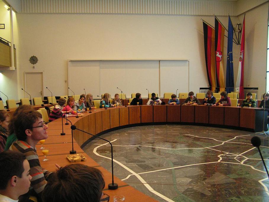 Nos élèves dans la salle du Conseil